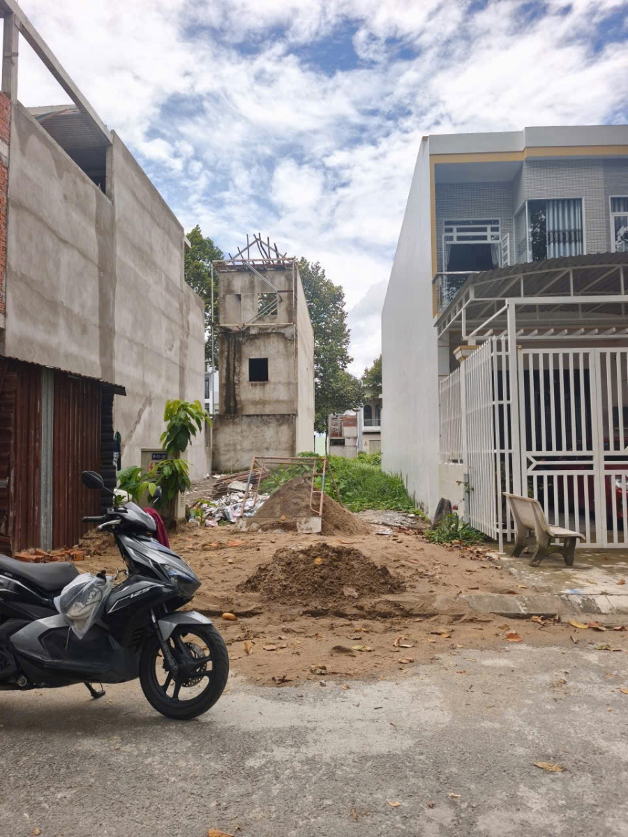 Nền rẻ đẹp đối diện trường cấp 3 - KDC Ngân Thuận